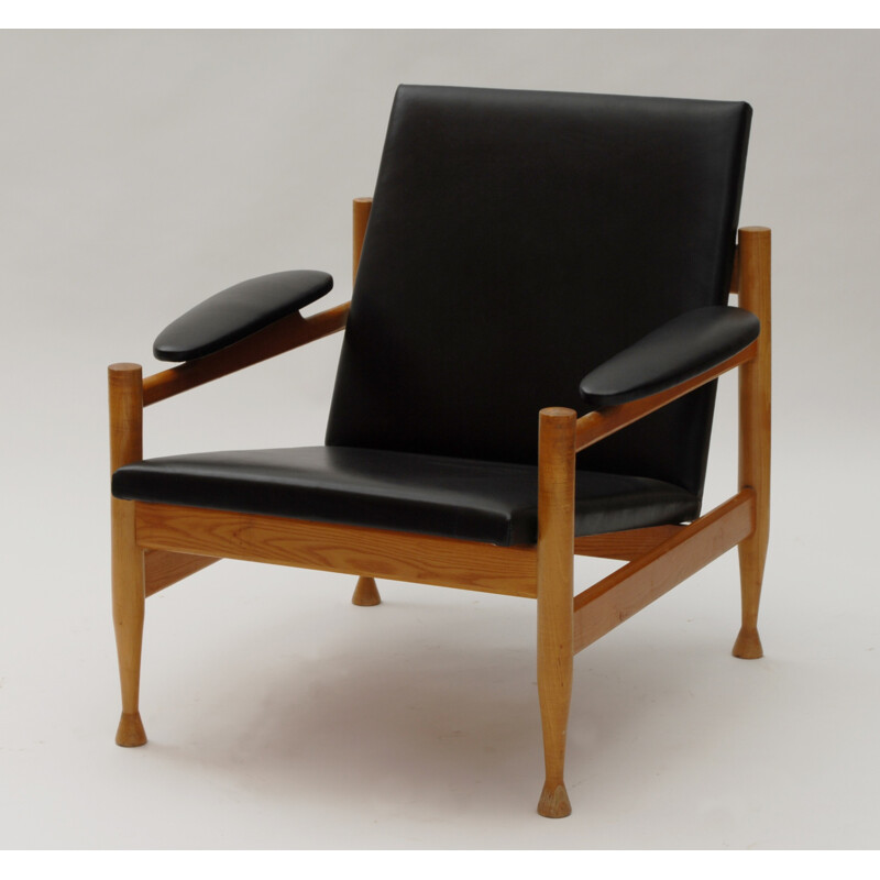 Czechoslovakia Interiér Praha armchair in beechwood and leather - 1968