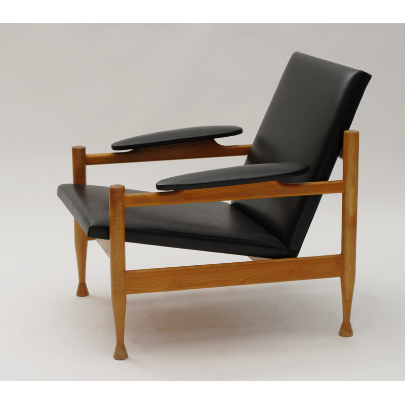 Czechoslovakia Interiér Praha armchair in beechwood and leather - 1968