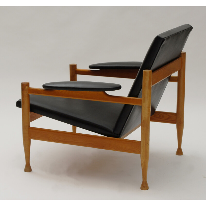 Czechoslovakia Interiér Praha armchair in beechwood and leather - 1968