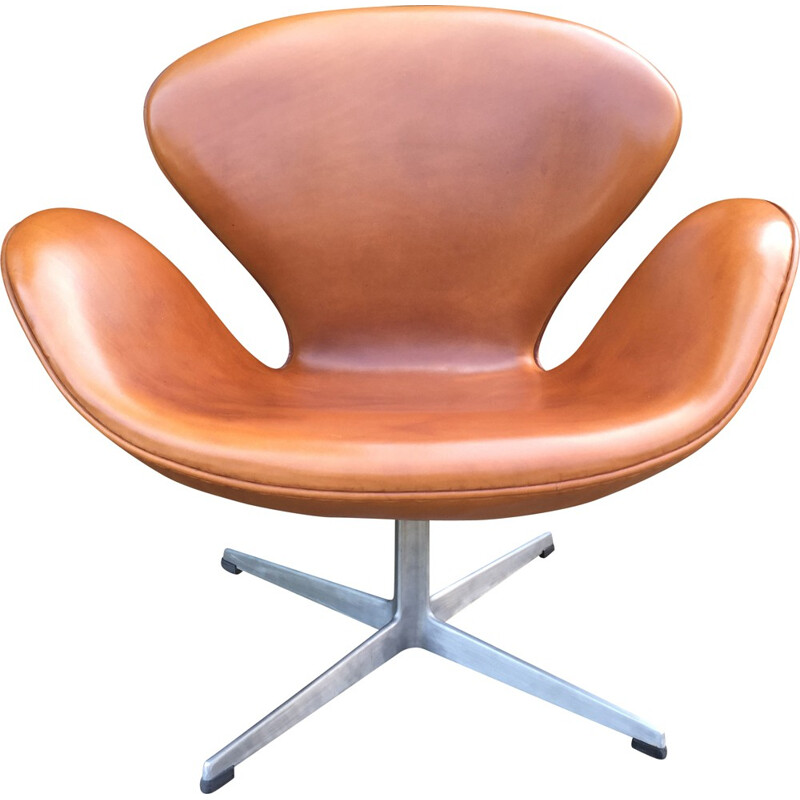 Cognac leather and aluminum Swan armchair, Arne JACOBSEN - 1960s