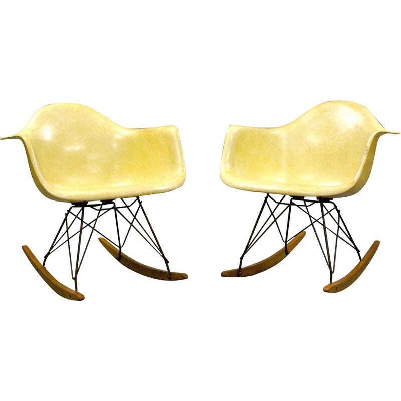 Paire de fauteuils "RAR" en fibre de verre jaune, acier et bois, Charles & Ray EAMES - 1950