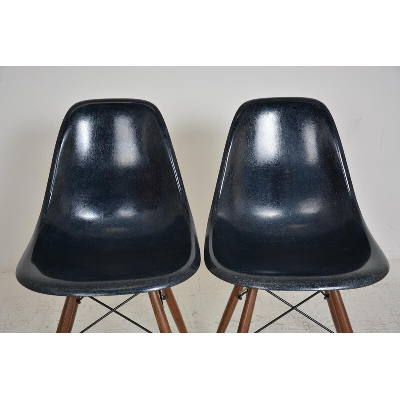 Vintage DSW night blue vintage chair by Charles and Ray Eames 