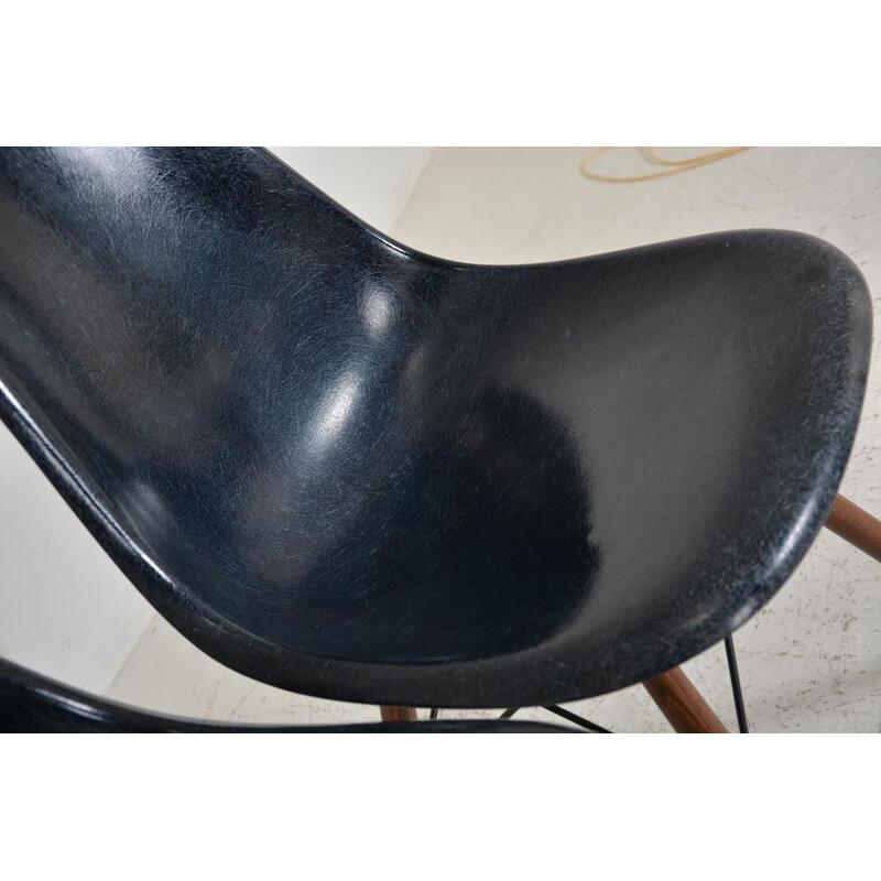 Chaise vintage DSW bleu nuit de Charles et Ray Eames 