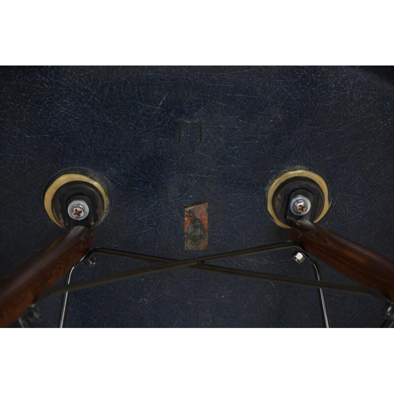 Chaise vintage DSW bleu nuit de Charles et Ray Eames 