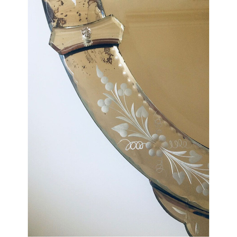 Miroir vintage vénitien en verre biseauté et détails ciselés