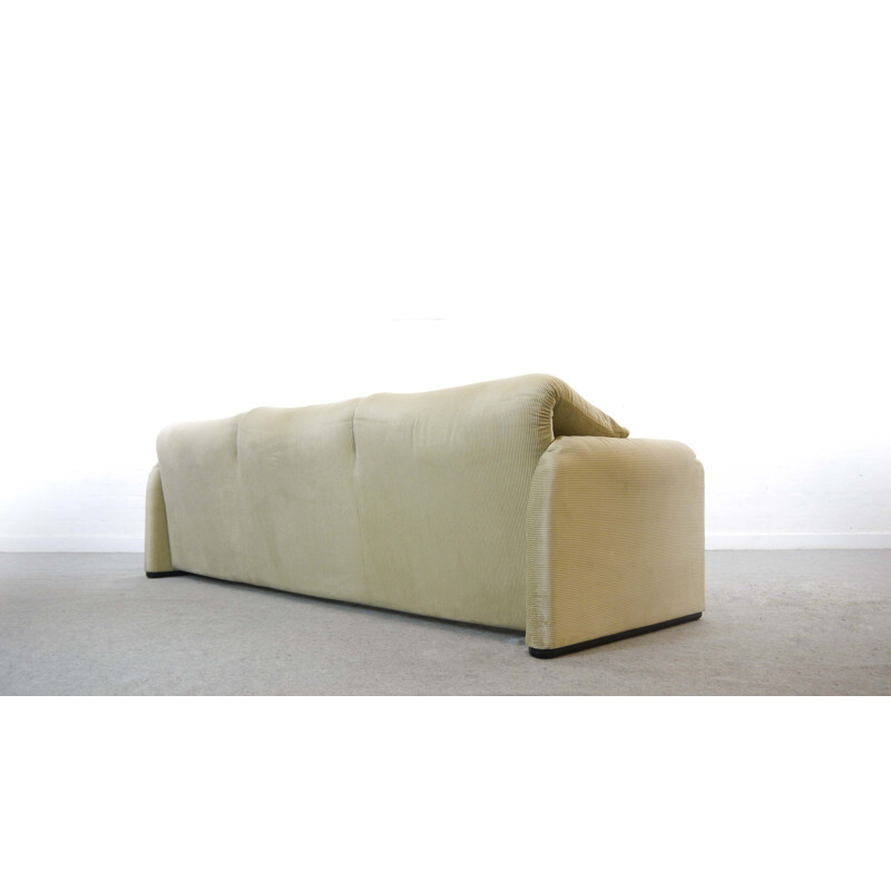 Vintage Maralunga 3-seat sofa in striped beige fabric by Vico Magistretti for Cassina 