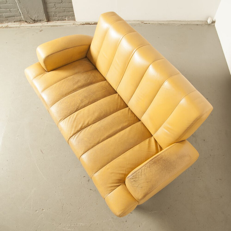 Vintage yellow sofa "Wizard" by Hugo de Ruiter for Leolux