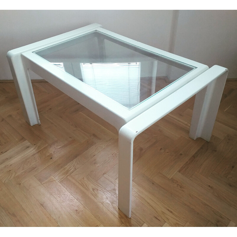 Vintage white polyurethane coffee table, Italy 1970