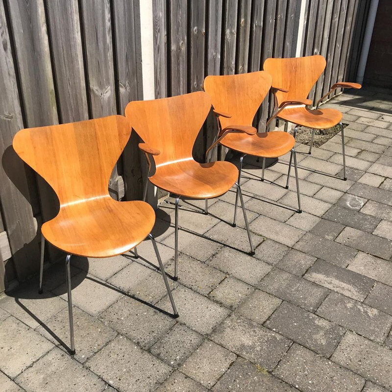 Set of 4 vintage 3107 Butterfly Chairs by Arne Jacobsen for Fritz Hansen, 1985