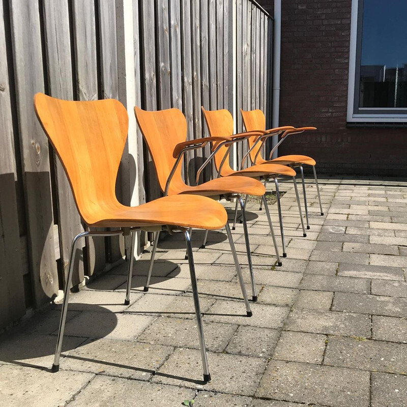 Set of 4 vintage 3107 Butterfly Chairs by Arne Jacobsen for Fritz Hansen, 1985