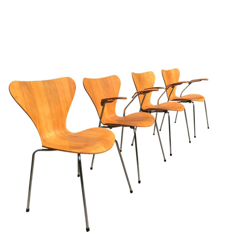 Set of 4 vintage 3107 Butterfly Chairs by Arne Jacobsen for Fritz Hansen, 1985