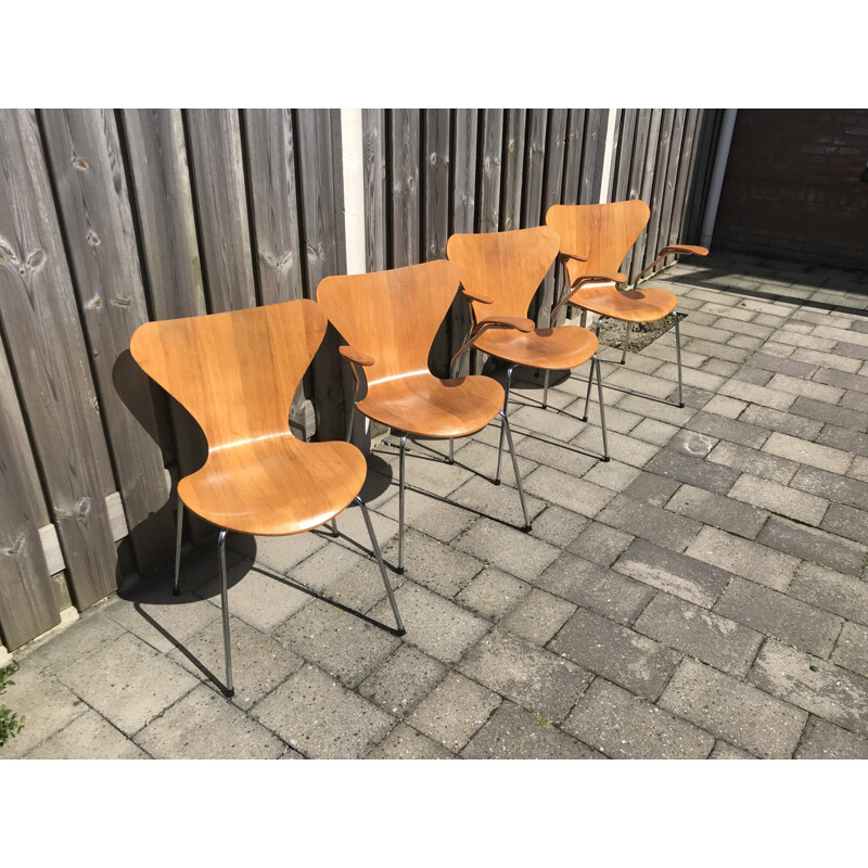 Set of 4 vintage 3107 Butterfly Chairs by Arne Jacobsen for Fritz Hansen, 1985