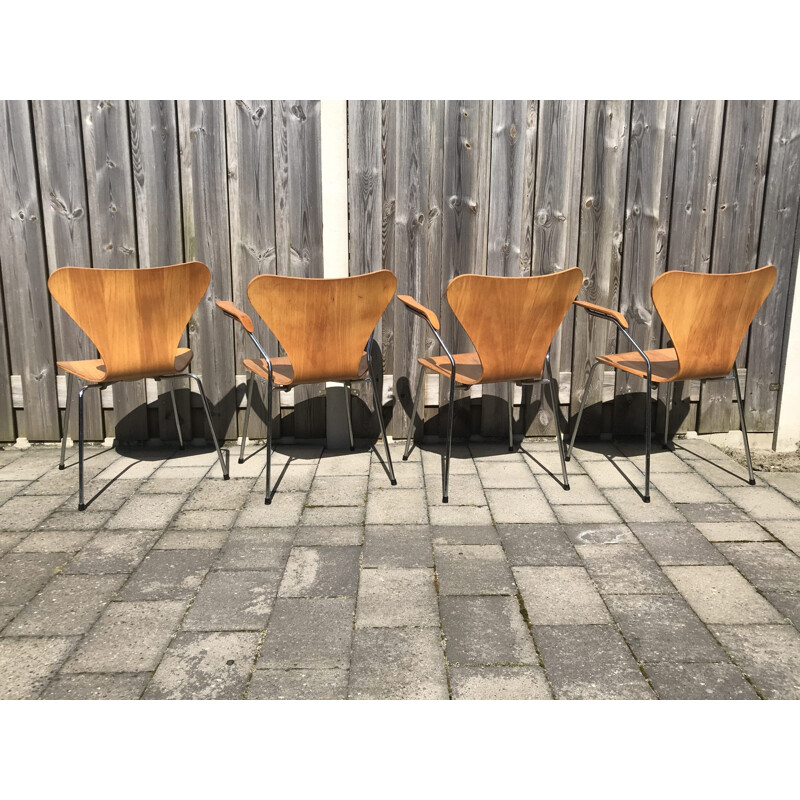 Set of 4 vintage 3107 Butterfly Chairs by Arne Jacobsen for Fritz Hansen, 1985