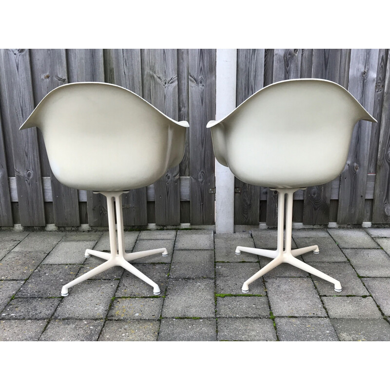 Vintage pair of DAL La Fonda parchment fibreglass armchair by Charles & Ray Eames for Herman Miller 1970s