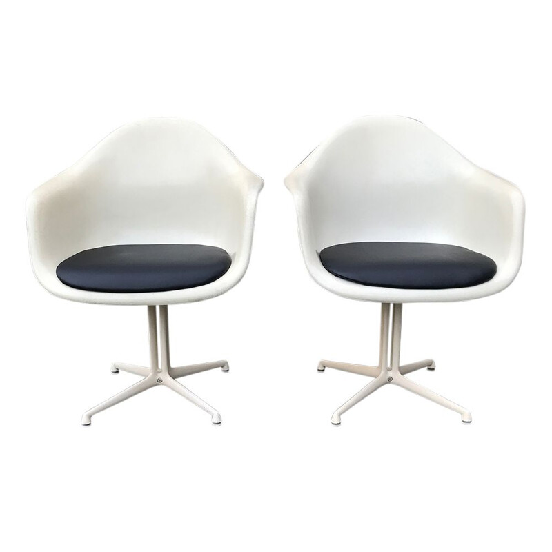 Vintage pair of DAL La Fonda parchment fibreglass armchair by Charles & Ray Eames for Herman Miller 1970s