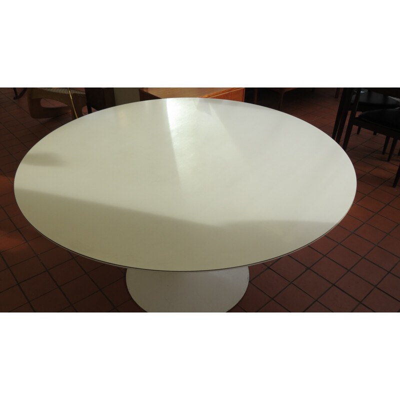 Knoll International white dining table, Eero SAARINEN - 1970s