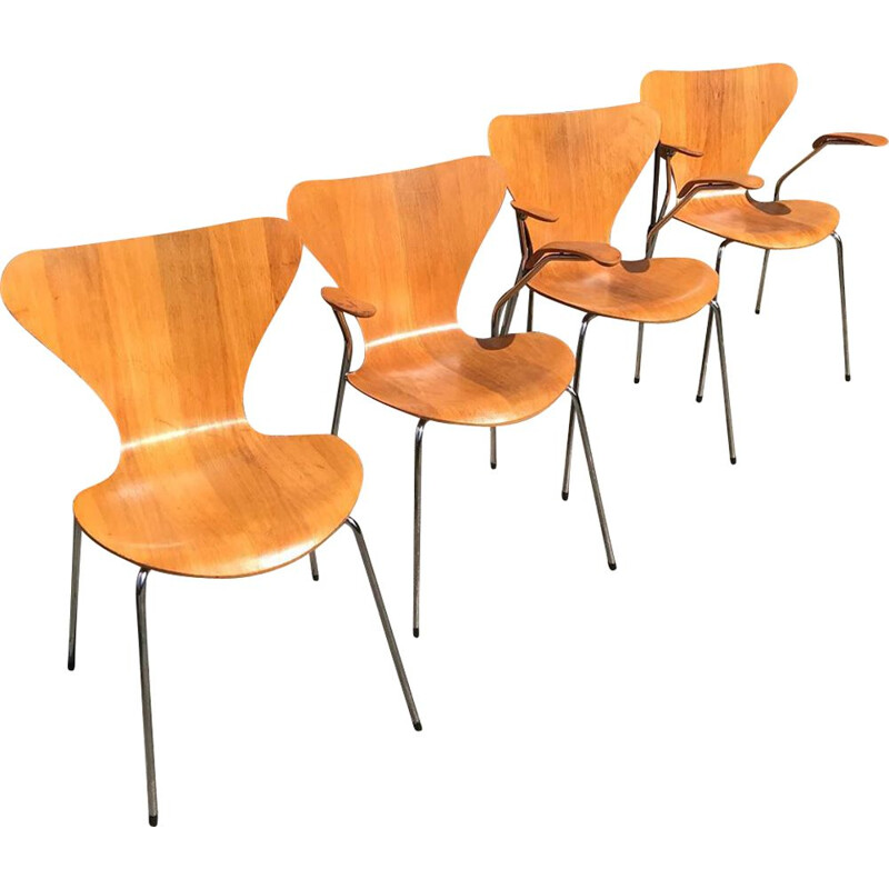 Set of 4 vintage 3107 Butterfly Chairs by Arne Jacobsen for Fritz Hansen, 1985