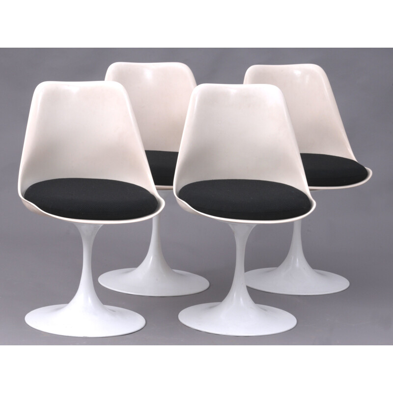 Set of 4 vintage Tulip chair designed by Eero Saarinen