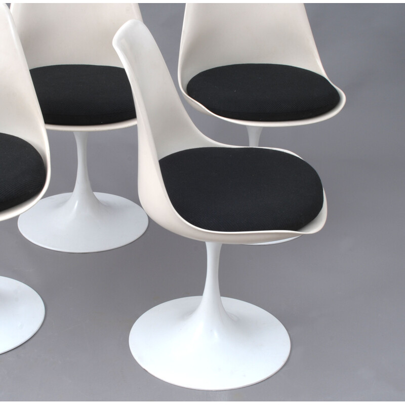 Set of 4 vintage Tulip chair designed by Eero Saarinen