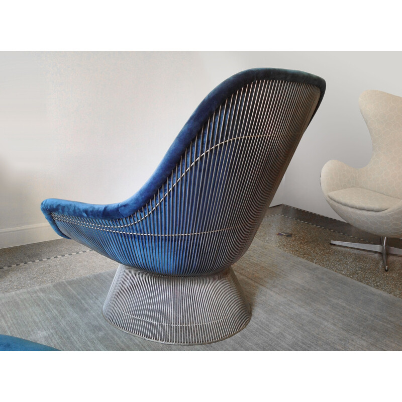 Sillón de terciopelo azul vintage Warren Platner