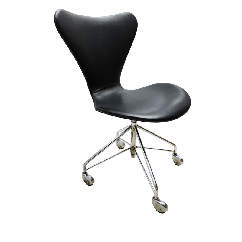 Vintage chair 3117 Arne Jacobsen Fritz Hansen 