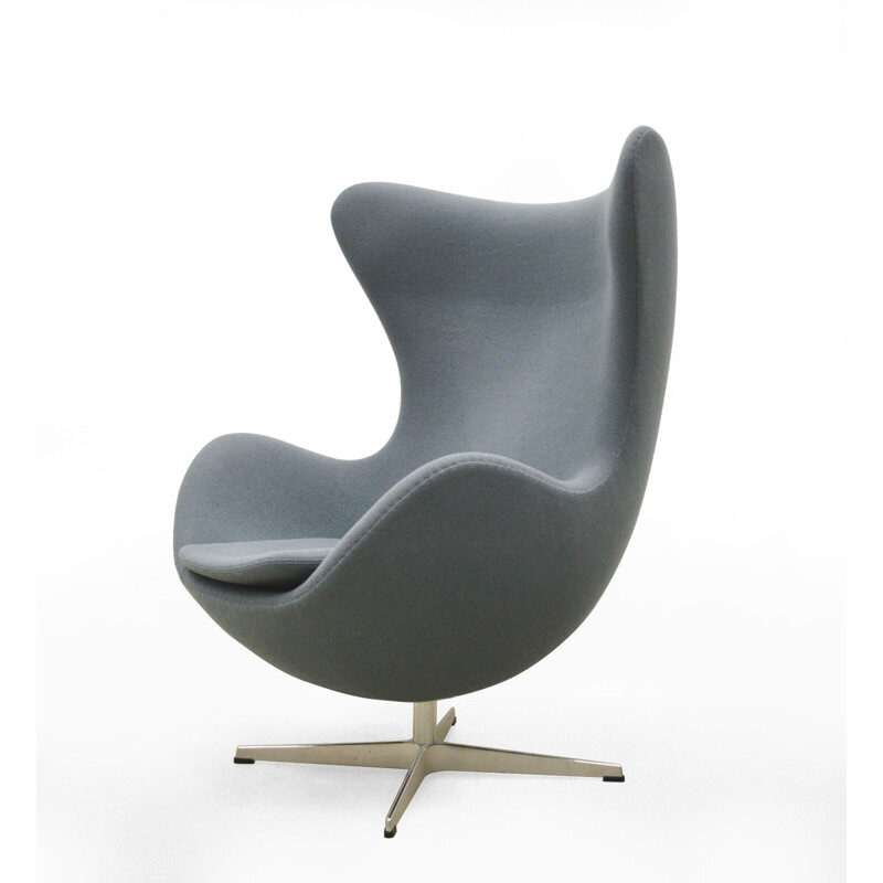 Vintage egg chair by Arne jacobsen fritz hansen 