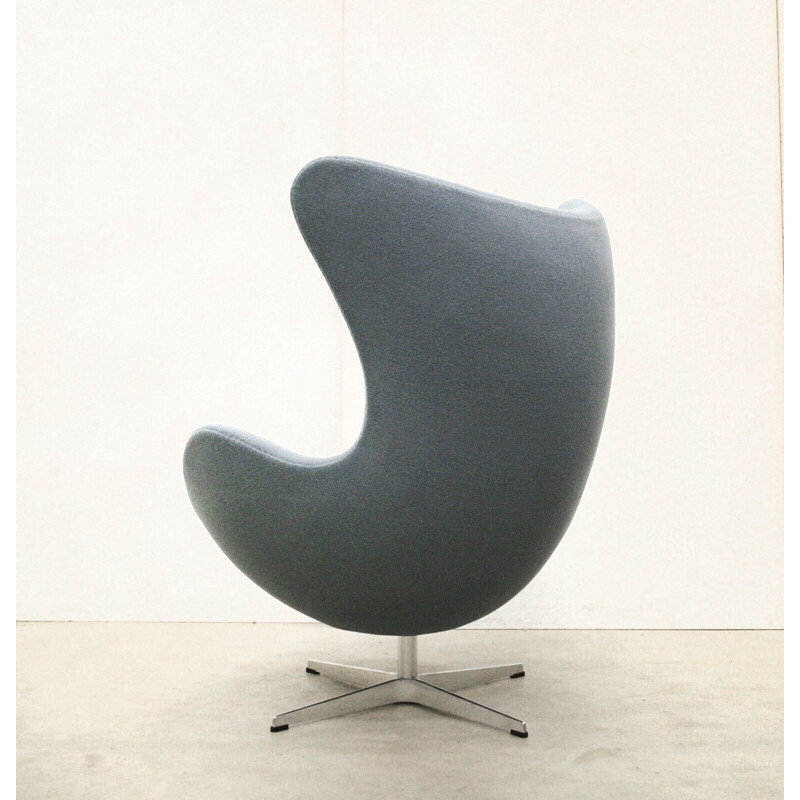 Vintage egg chair by Arne jacobsen fritz hansen 