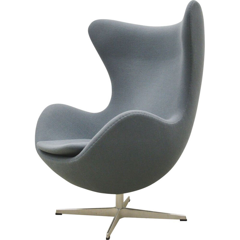 Vintage egg chair by Arne jacobsen fritz hansen 