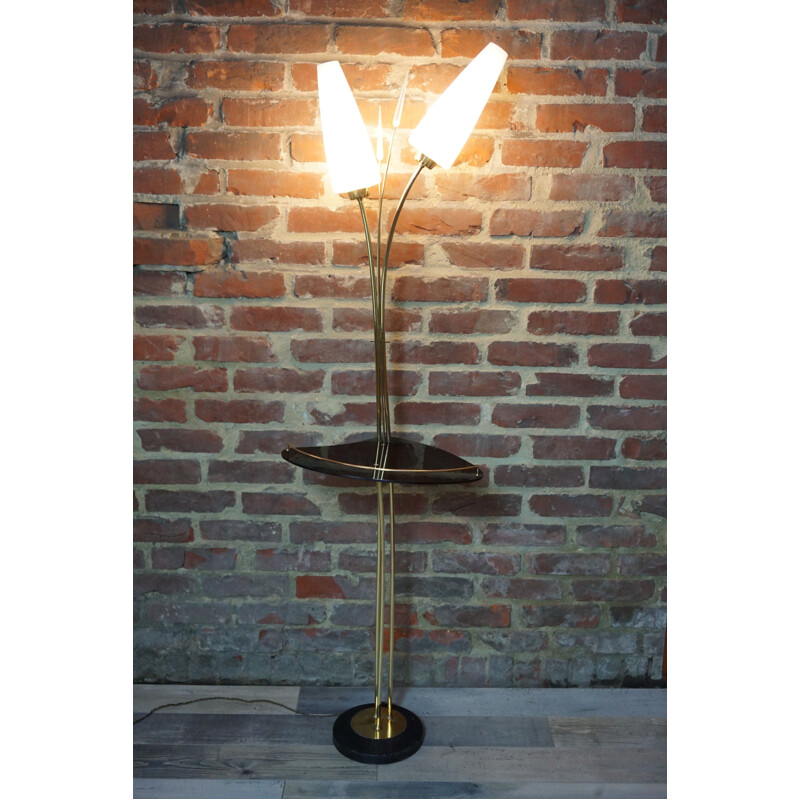 Lampadaire vintage en laiton et opaline blanche par Maison Lunel, 1950