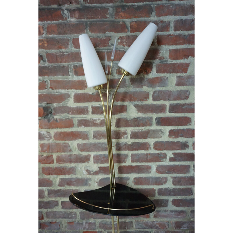 Lampadaire vintage en laiton et opaline blanche par Maison Lunel, 1950