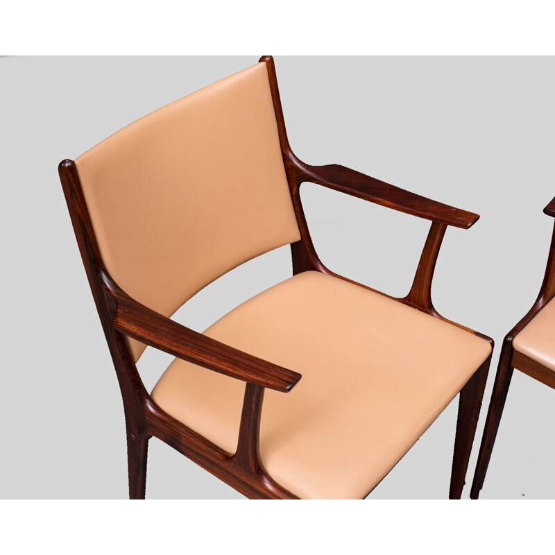 Paire de fauteuils en palissandre par Johannes Andersen, Inc
