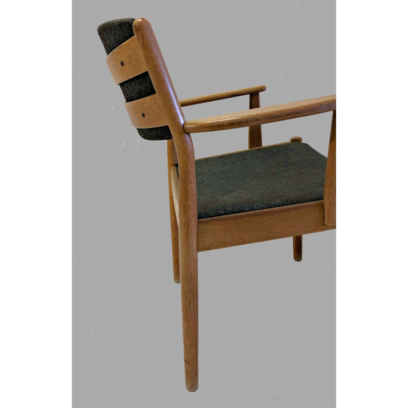 Ensemble de deux fauteuils vintage danois Poul Volther en chêne, Inc. Retapissé
