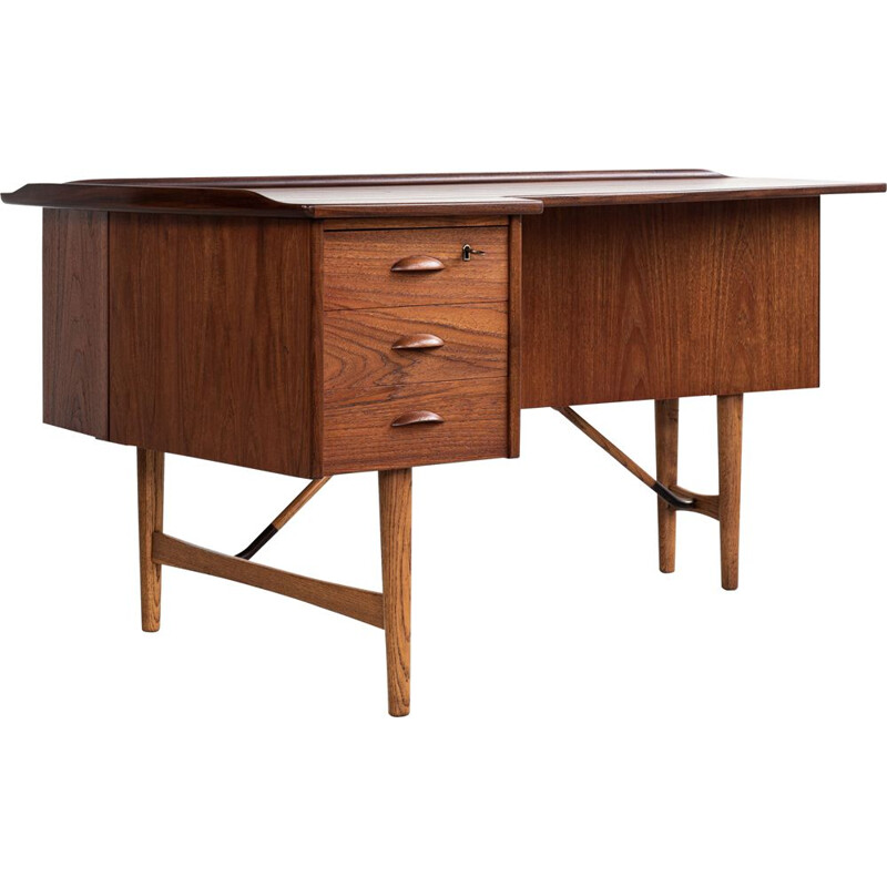 Bureau vintage de forme boomerang en teck de Peter Løvig Nielsen, 1950