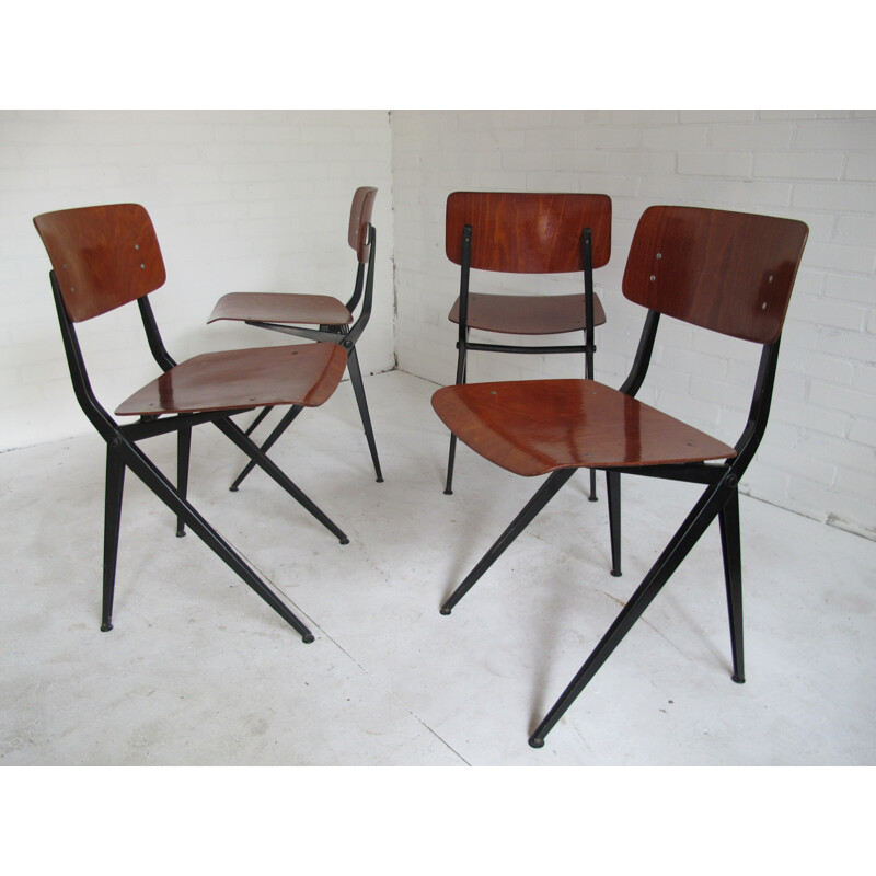 Ensemble de 4 chaises industrielles Marko en bois et acier foncé - 1960