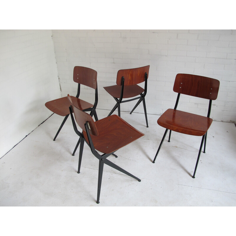 Ensemble de 4 chaises industrielles Marko en bois et acier foncé - 1960