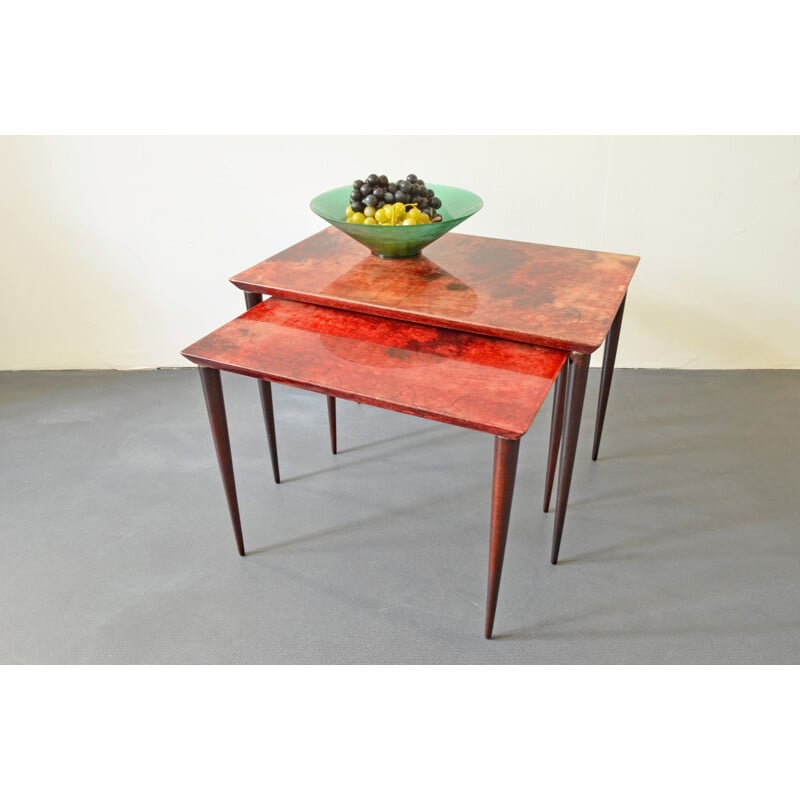 Tables gigognes vintage en peau de chèvre laquée rouge vintage d'Aldo Tura pour Tura Mobili, Italie 1960