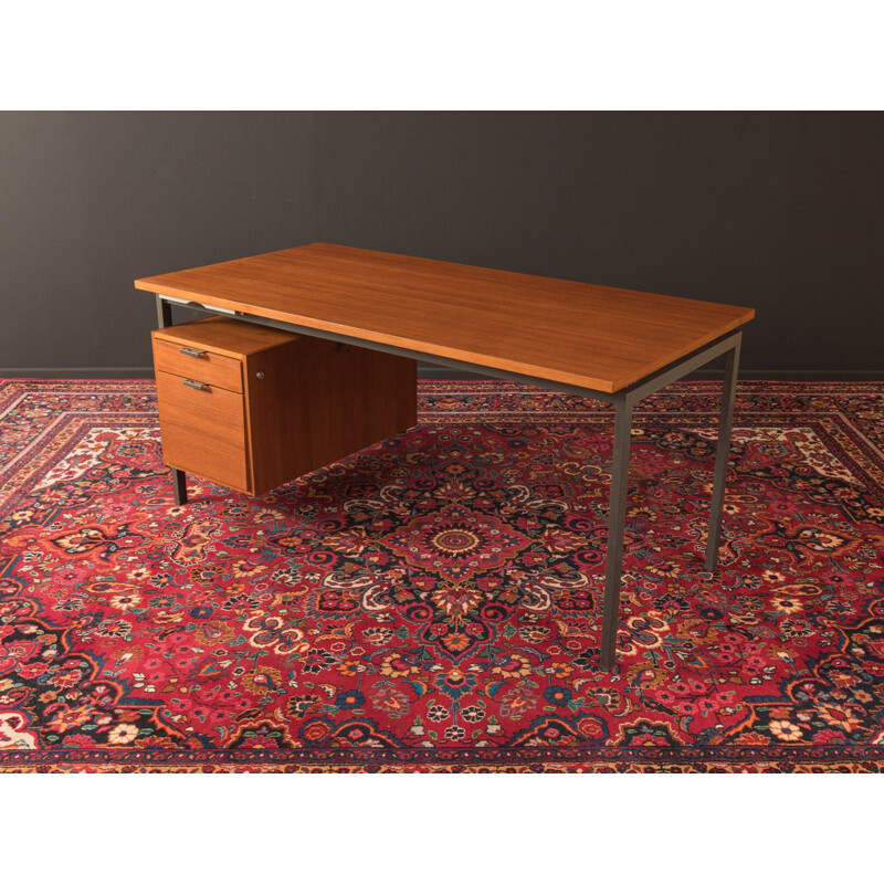 Writing desk from the 1960s, Hölzäpfel