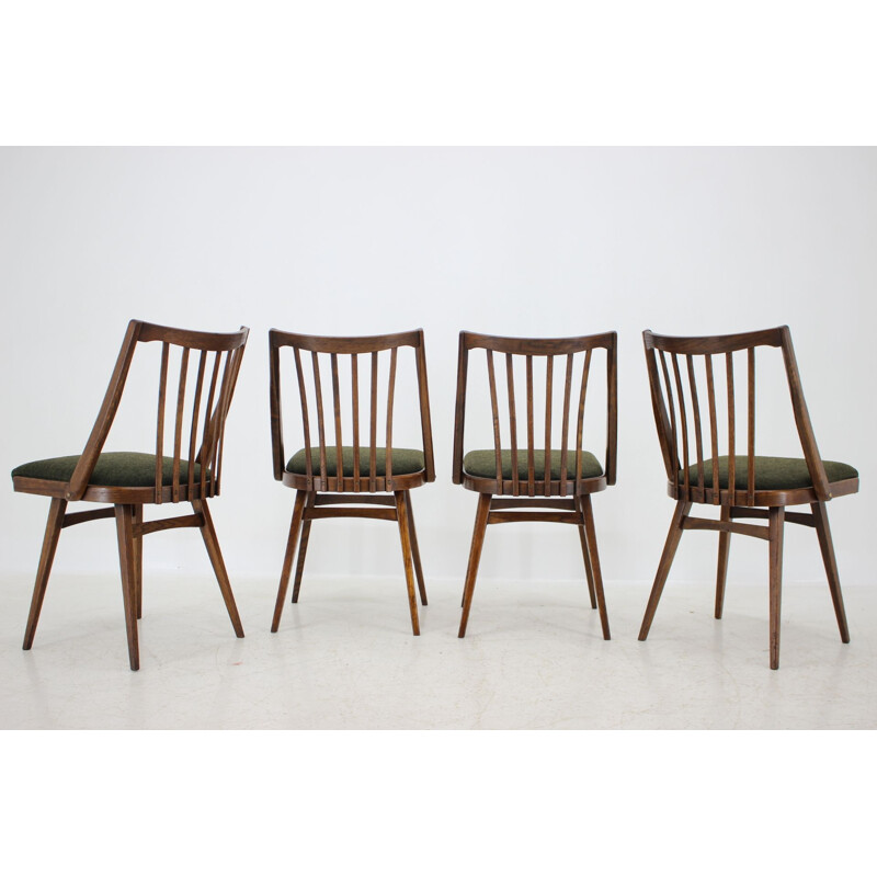 Ensemble de quatre chaises de salle à manger vintage conçues par Antonín Šuman 