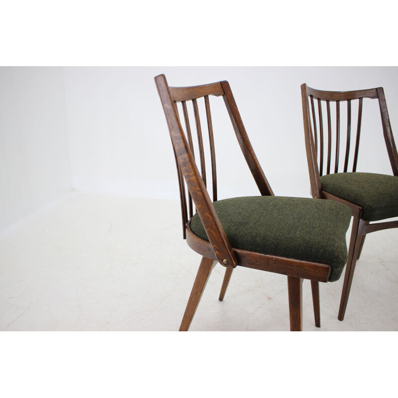 Ensemble de quatre chaises de salle à manger vintage conçues par Antonín Šuman 