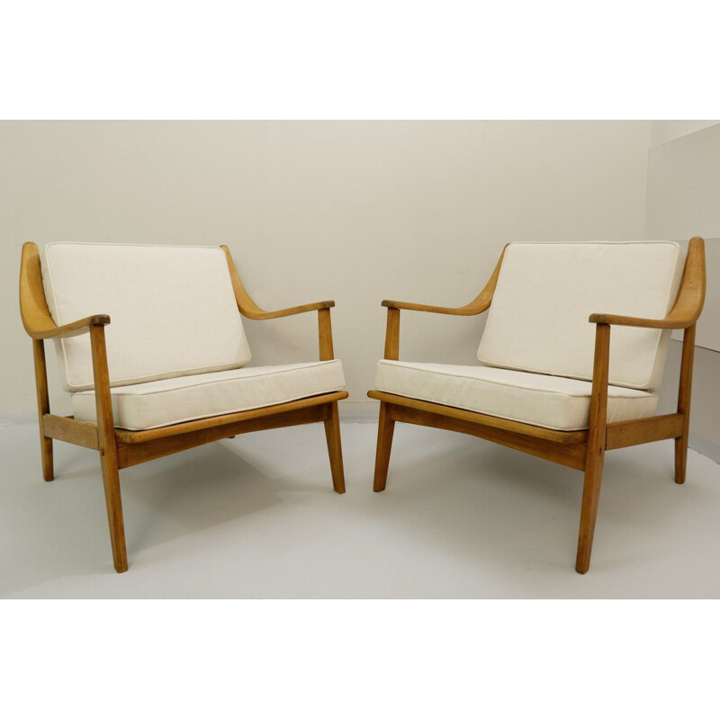 Paire de fauteuils vintage avec un nouveau revêtement beige 