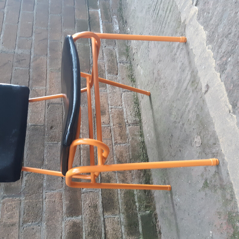 Chaise vintage noire et orange
