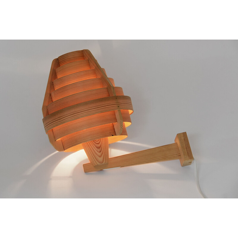 Pine vintage wall light V 237 by Hans-Agne Jakobsson for Ellysett AB. Sweden, 1960s