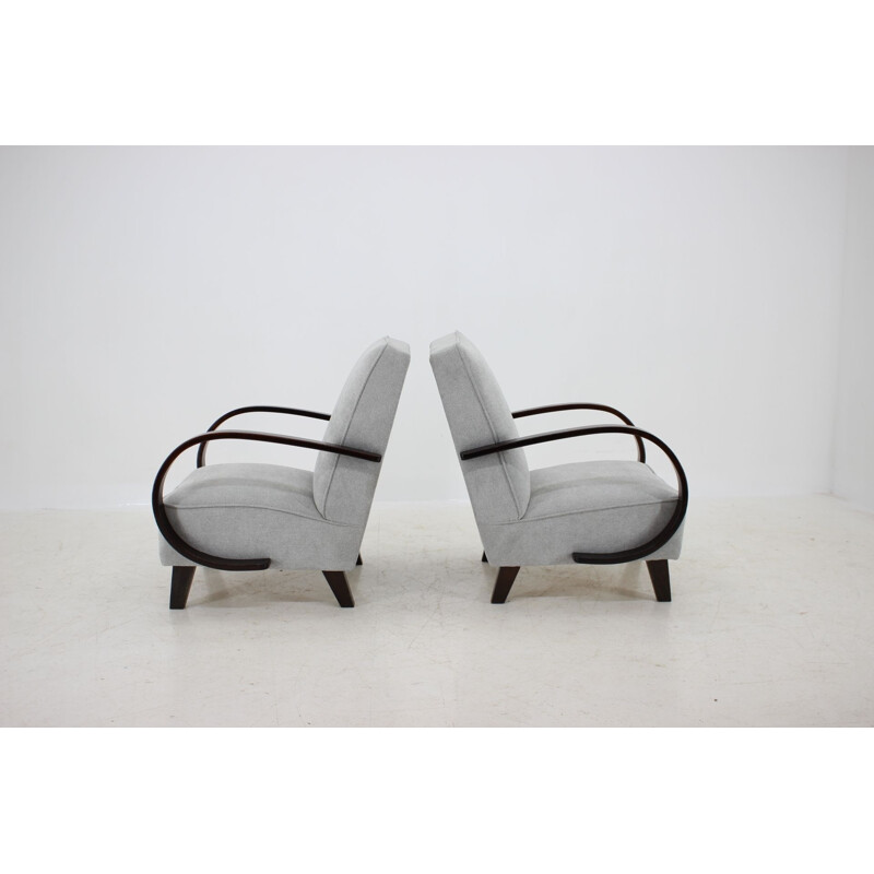 Paire de fauteuils en chêne par Jindřich Halabala, 1960