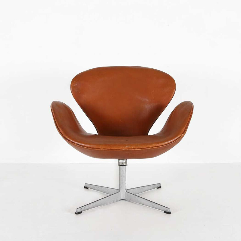 Vintage swan chair by Arne Jacobsen, 1960 