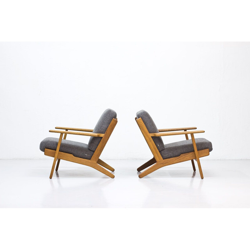 Pair of Hans J. Wegner's GE-290 vintage lounge chairs for Getama, 1950