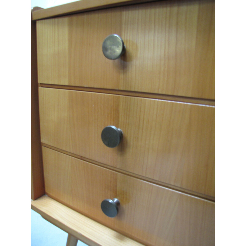 Vintage chest of drawers in wood