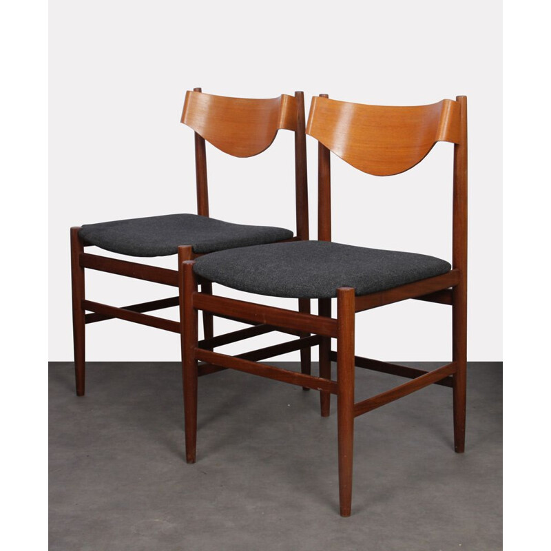 Pair of vintage chairs by Gianfranco Frattini for Cassina, 1960