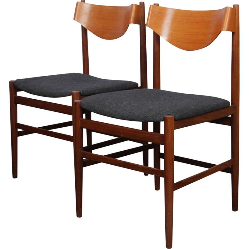 Pair of vintage chairs by Gianfranco Frattini for Cassina, 1960