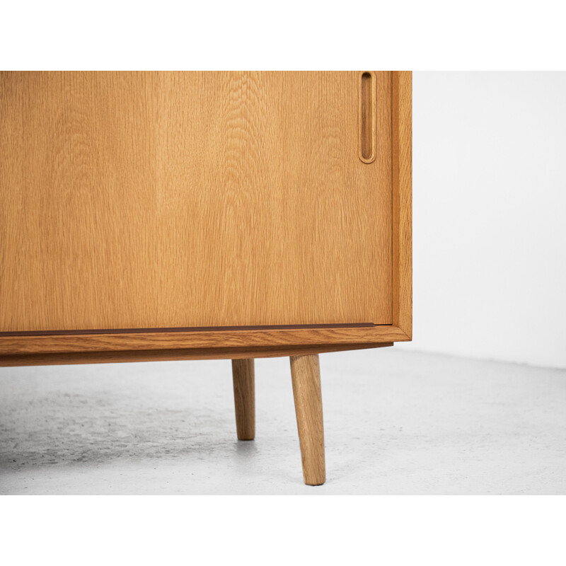 Small Midcentury Danish Sideboard in Oak with 2 sliding doors by Hundevad 1960s