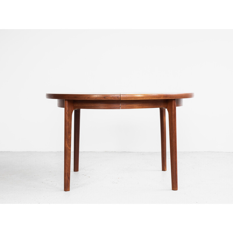 Midcentury Danish round dining table in teak with 2 extensions with border